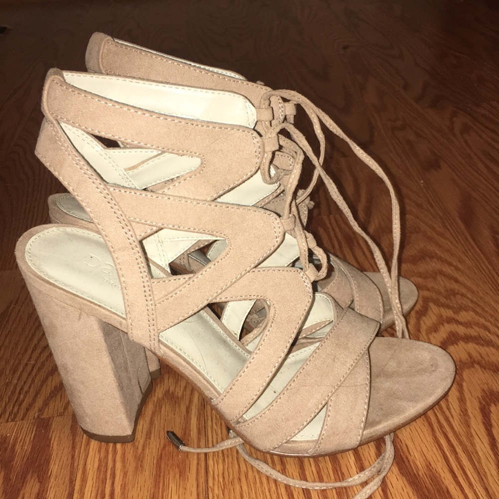 Lace up tan heel